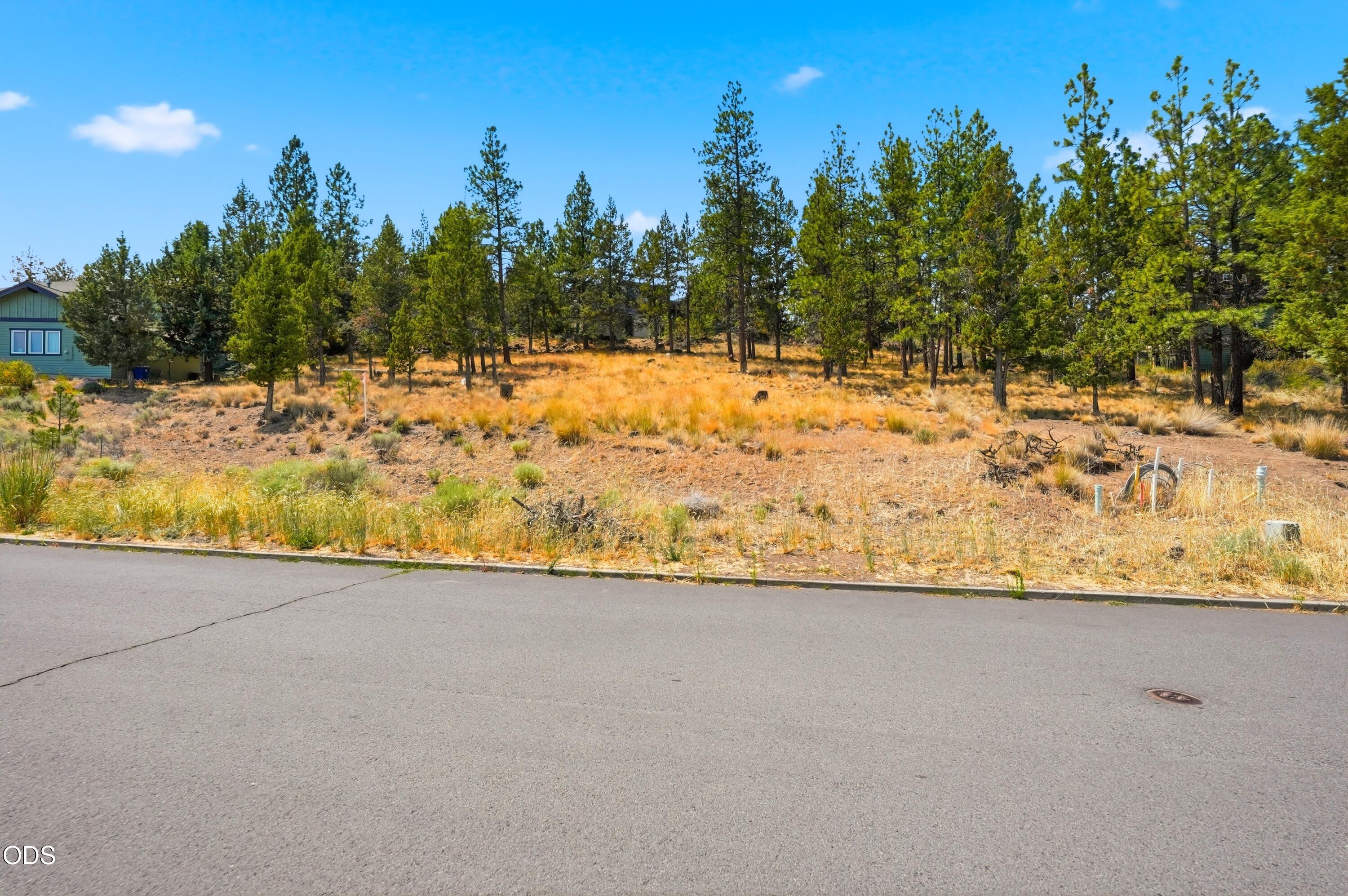 1738 Southwest Troon Avenue Bend, OR 97702 - Photo 25 of 38