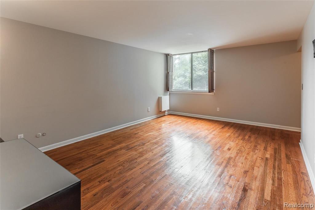 4041 West Maple Road, Unit 104 Bloomfield Hills, MI 48301 - Photo 14 of 25