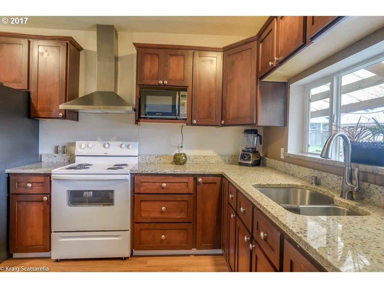 8631 Southeast Jannsen Road Portland, OR 97267 - Photo 7 of 25 Gallery Image 7