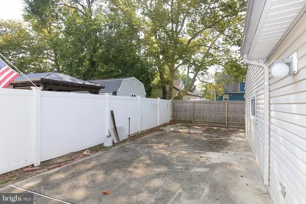 a view of a yard in front of a house with large tree