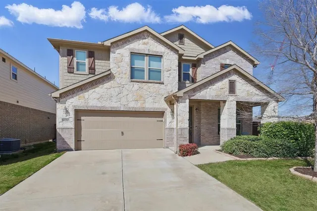 $399,900 | 10213 Fox Grove Court, Fort Worth, TX 76131