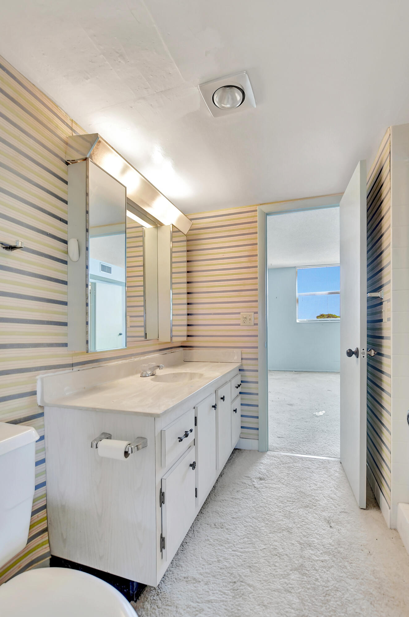6699 Northwest 2nd Avenue, Unit PHP Boca Raton, FL 33487 - Photo 23 of 36 2nd Bathroom