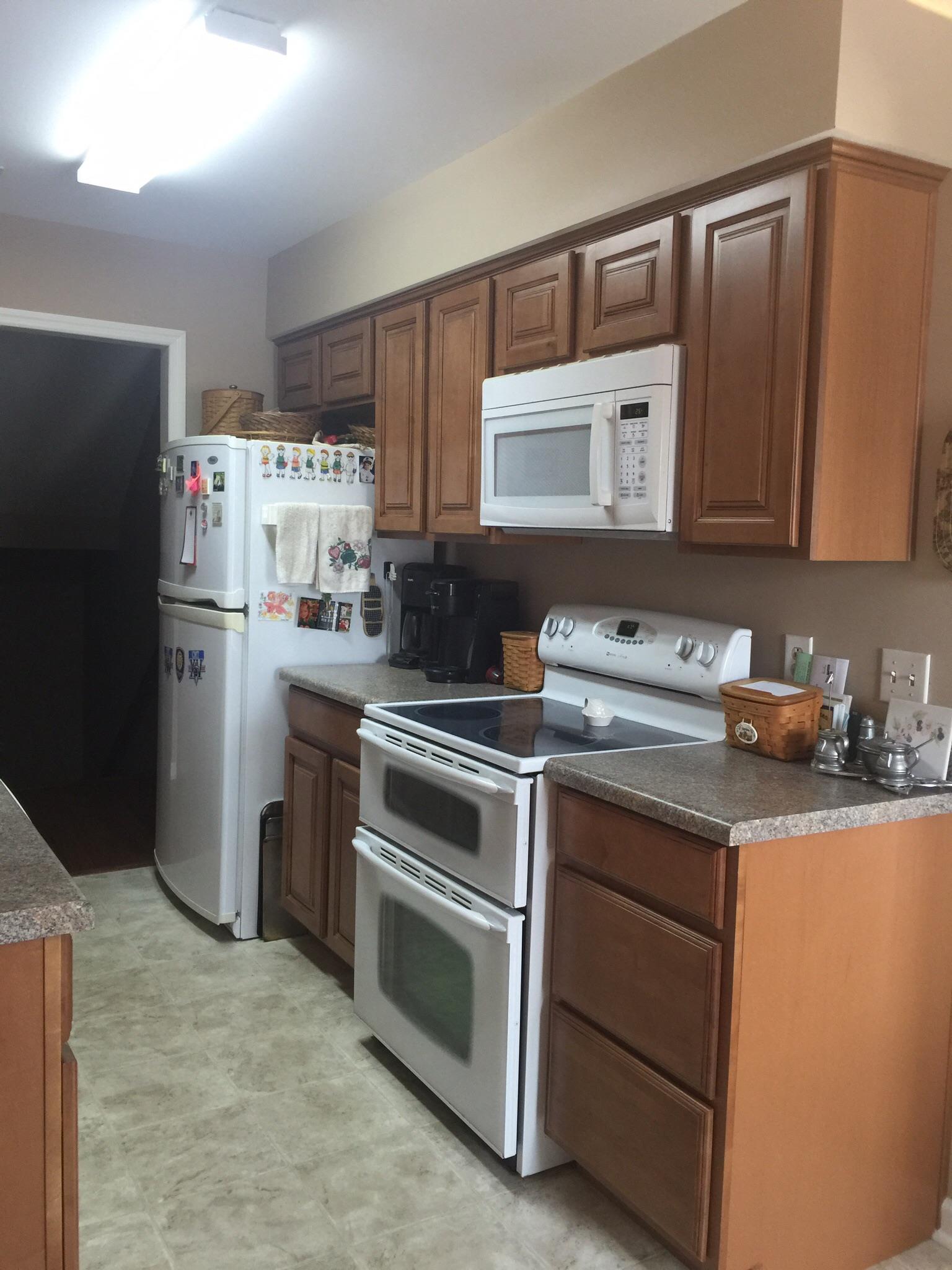 218 Pepper Ridge Circle, Unit 218 Antioch, TN 37013 - Photo 9 of 22 Check out the Double Oven ... Seller is really going to miss this ...