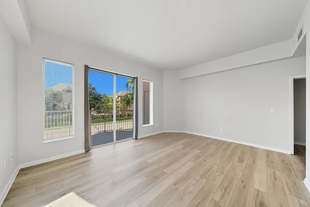 $2,500 | 3505 Sage Road, Unit 202, Houston, TX 77056