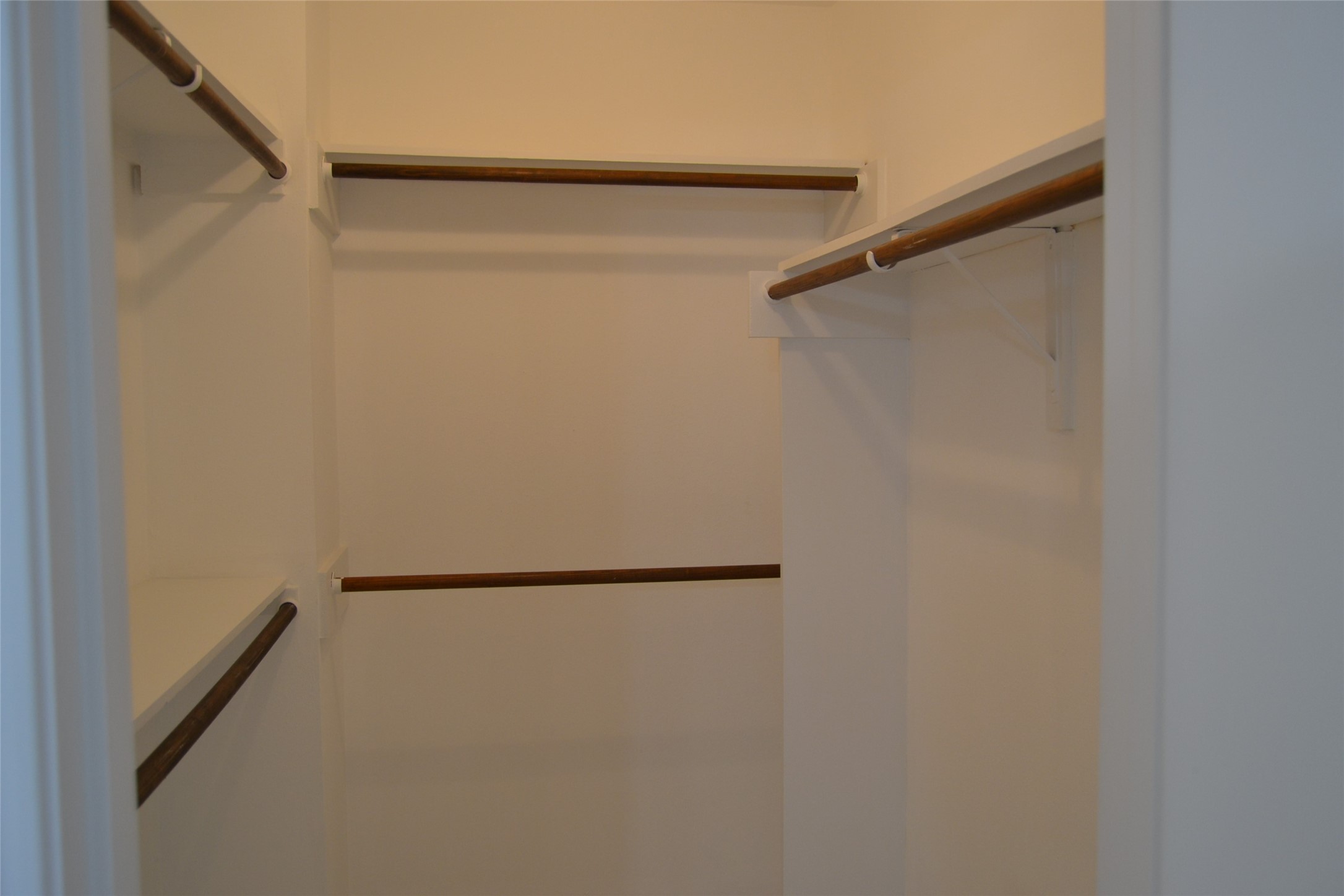 845 Augusta Drive, Unit 17 Houston, TX 77057 - Photo 12 of 19 a view of a small room