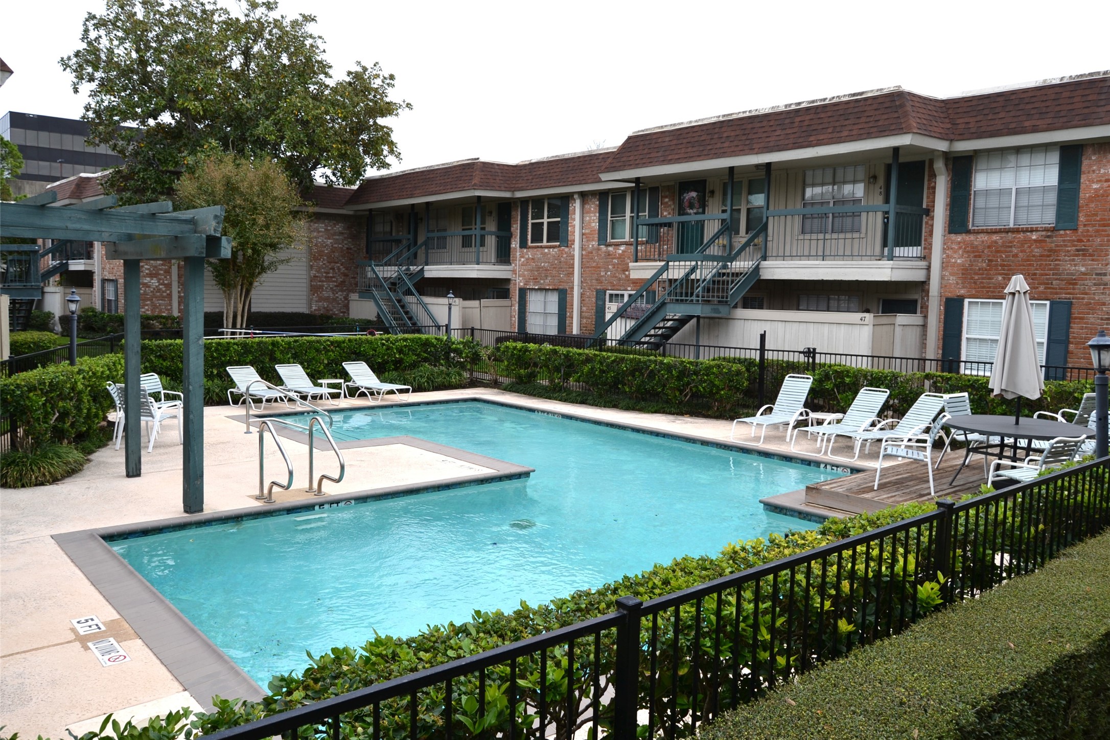 845 Augusta Drive, Unit 17 Houston, TX 77057 - Photo 15 of 19 a view of a house with swimming pool