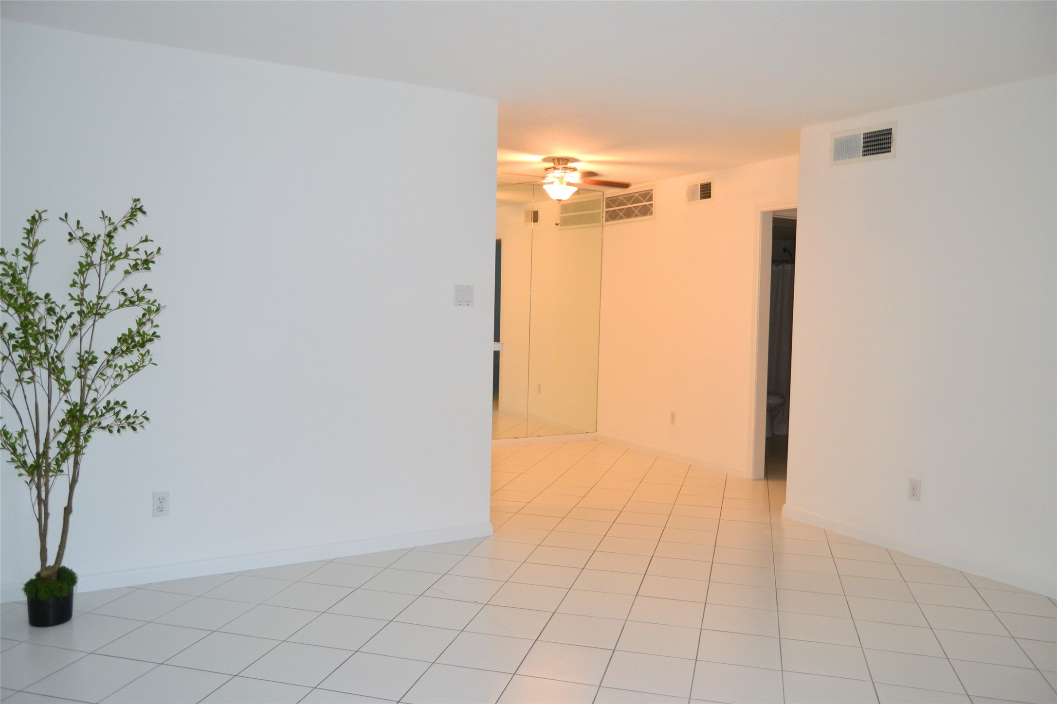 845 Augusta Drive, Unit 17 Houston, TX 77057 - Photo 3 of 19 a view of empty room