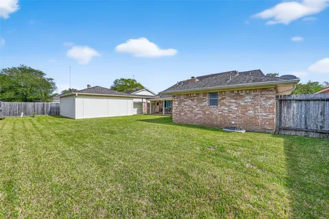 a view of a house with a backyard
