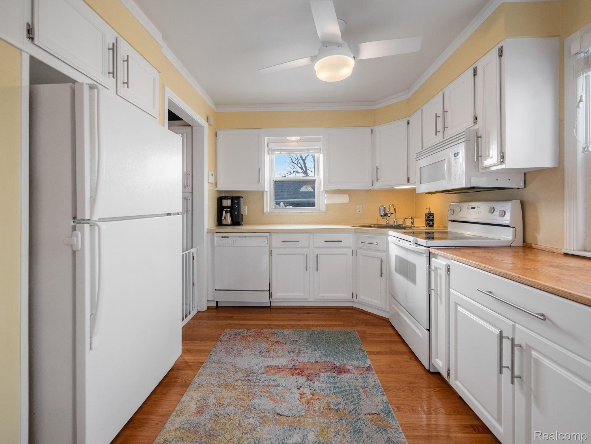 3507 Normandy Road Royal Oak, MI 48073 - Photo 14 of 43 19-web-or-mls-P1122014.jpg