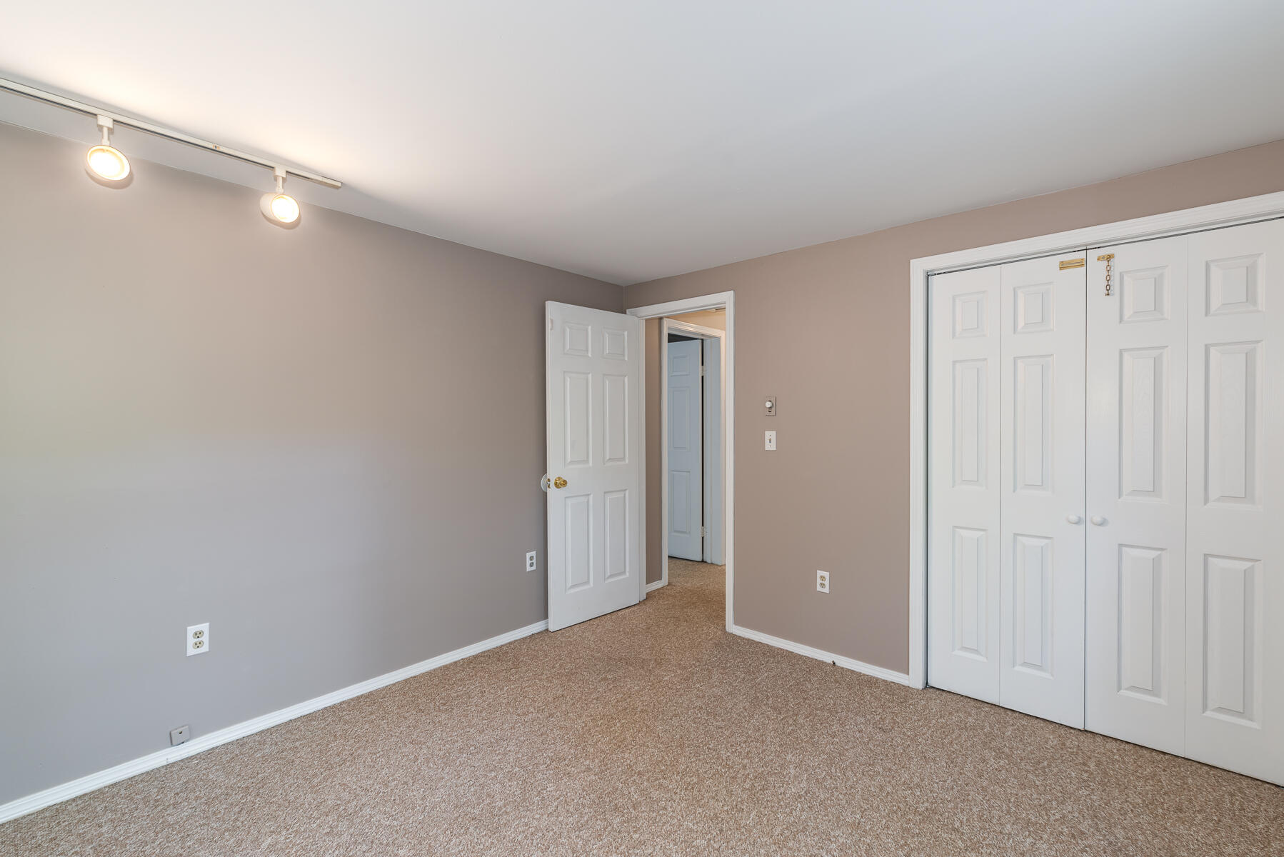 52 Oregon Road Mashpee, MA 02649 - Photo 16 of 35 52 Oregon -31
