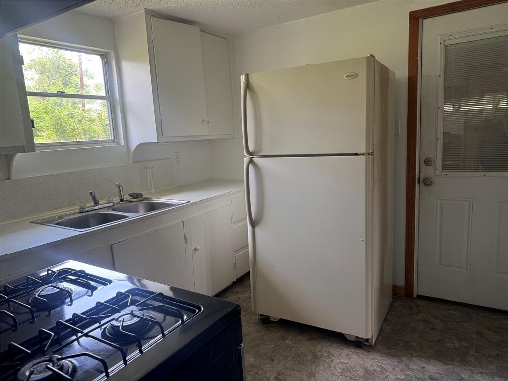 1825 East Pierce Street Luling, TX 78648 - Photo 7 of 16