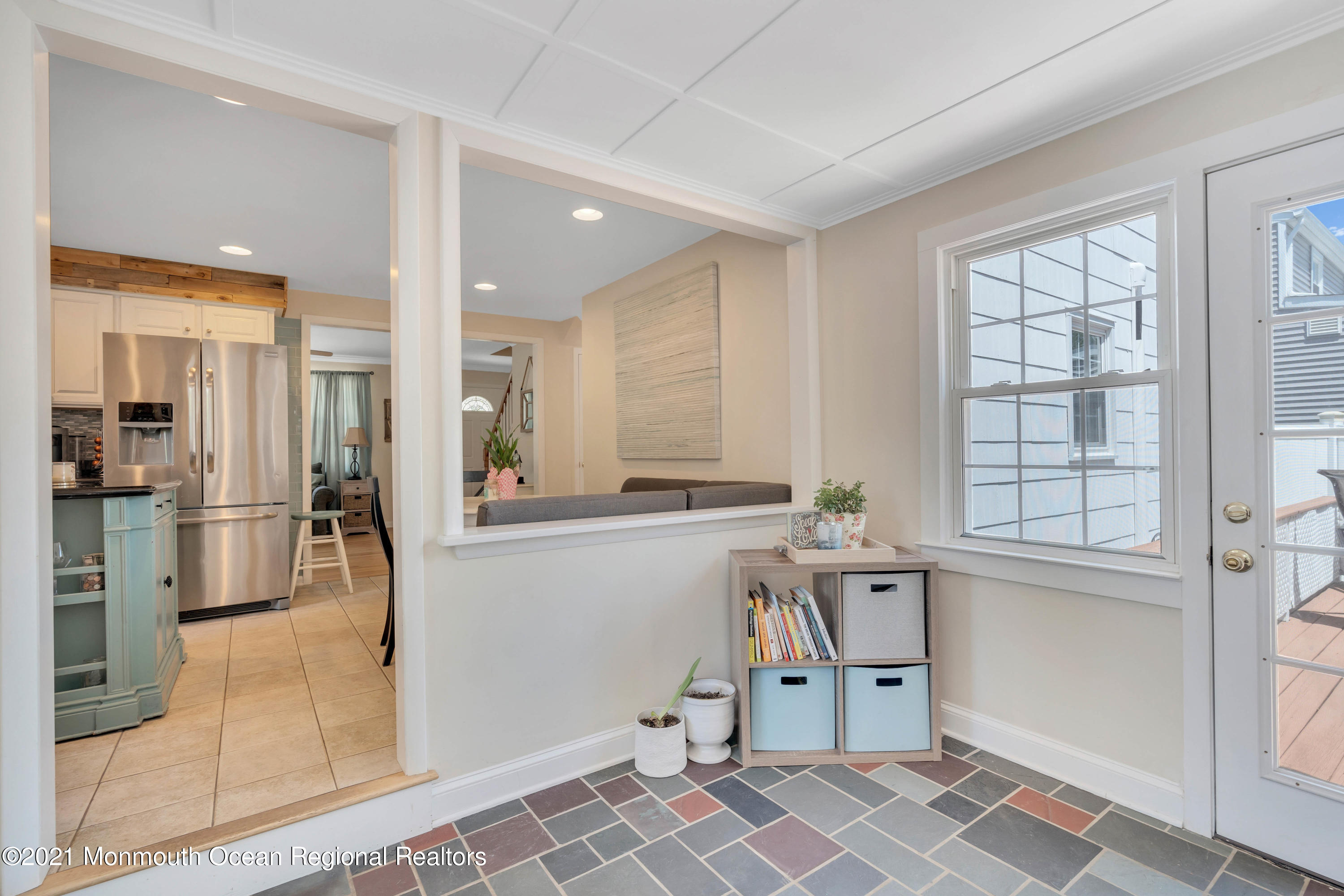 2212 Kenneth Road Point Pleasant, NJ 08742 - Photo 19 of 43 a room with a table and chairs