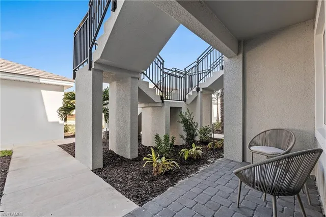 a view of entryway with livingroom and furniture