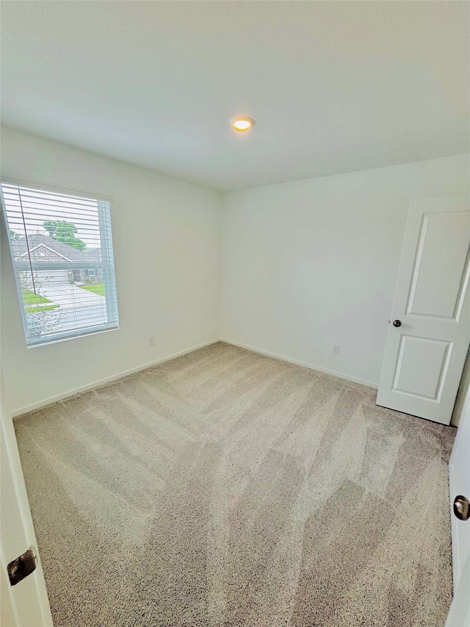 2126 Mosaic Vly Court Angleton, TX 77515 - Photo 28 of 40 an empty room with a window