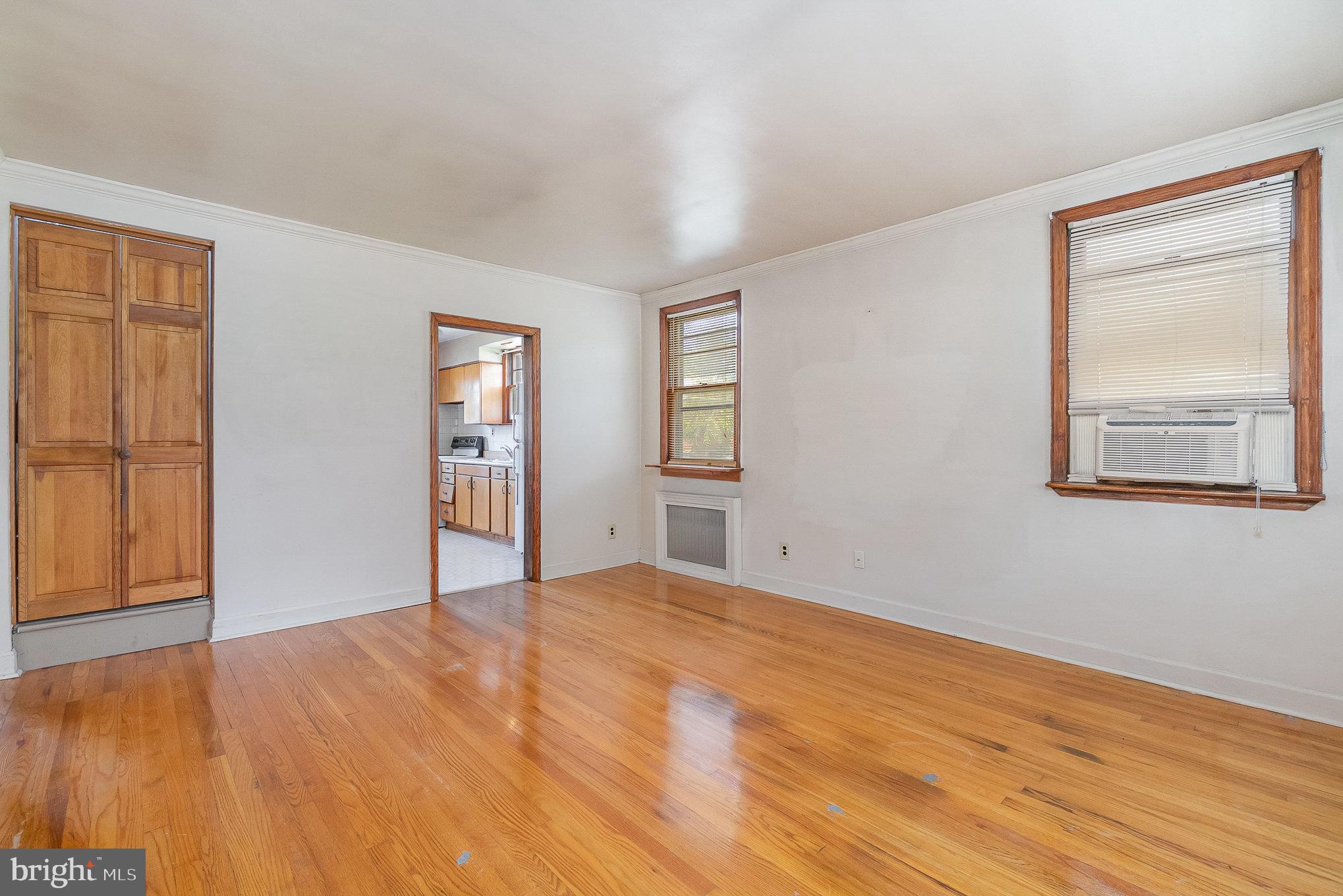 7922 Highpoint Road Baltimore, MD 21234 - Photo 5 of 31 LIVING ROOM