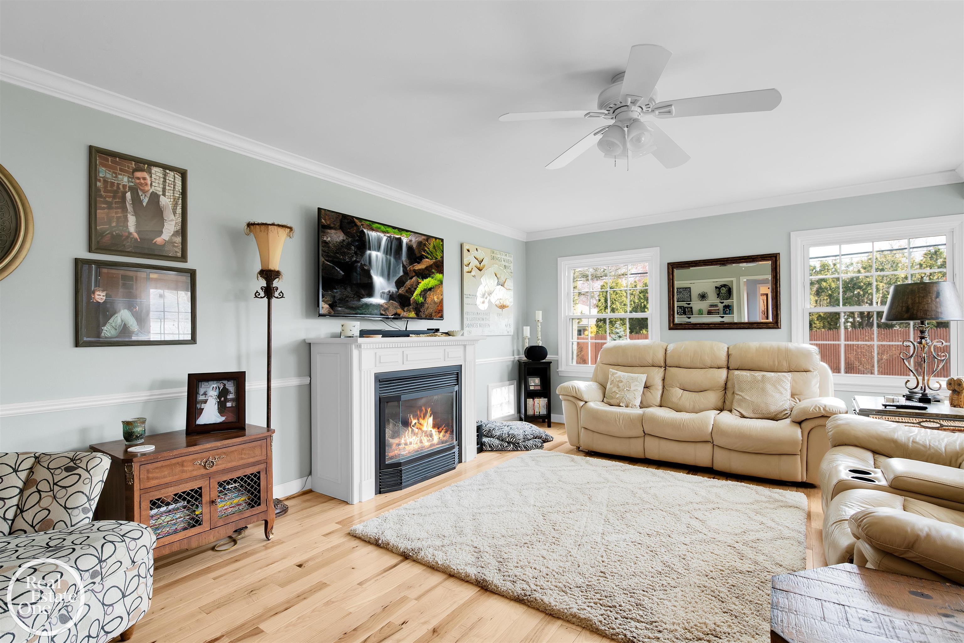 692 Hawthorne Road Grosse Pointe Woods, MI 48236 - Photo 11 of 33