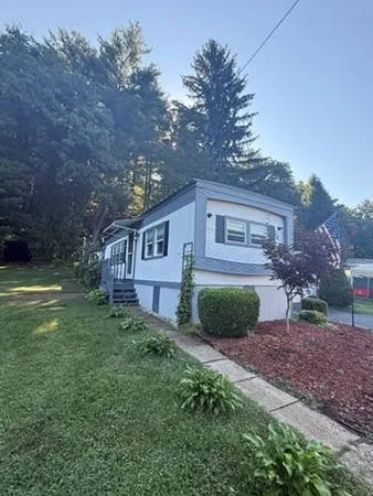 $130,000 | 6 Willow Circle, Brimfield, MA 01010