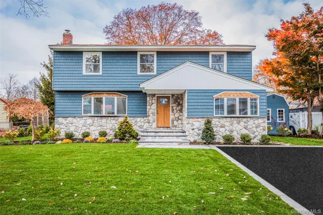 $1,088,000 | 23 Catherwood Crescent, Melville, NY 11747