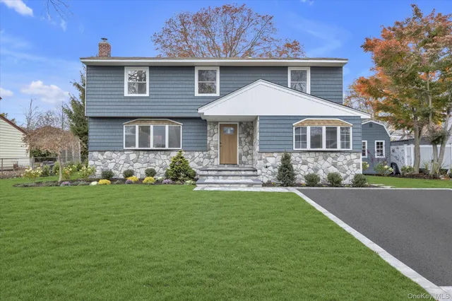 $1,088,000 | 23 Catherwood Crescent, Melville, NY 11747