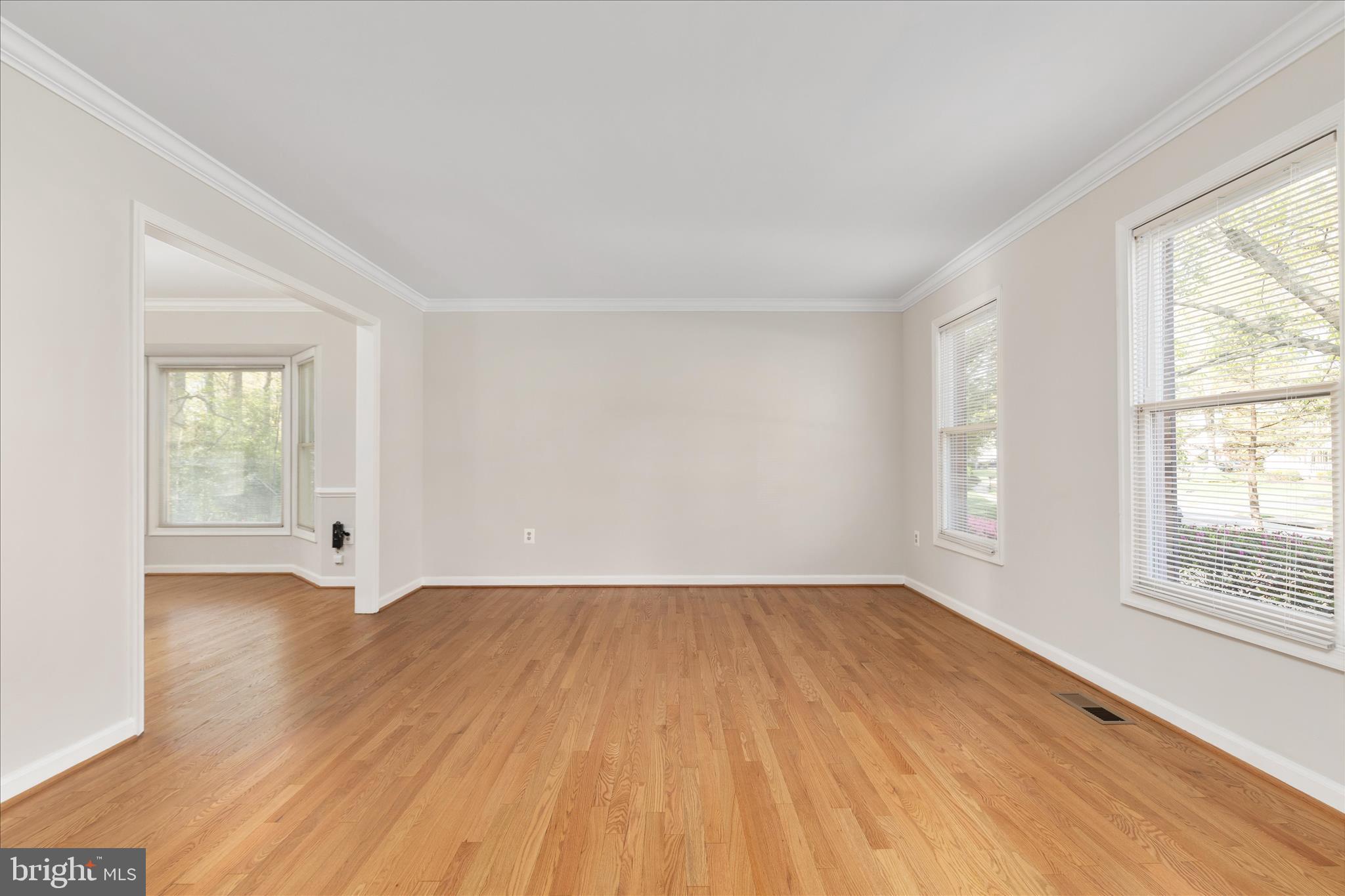 7917 Donegal Lane Springfield, VA 22153 - Photo 4 of 55 Bright living room