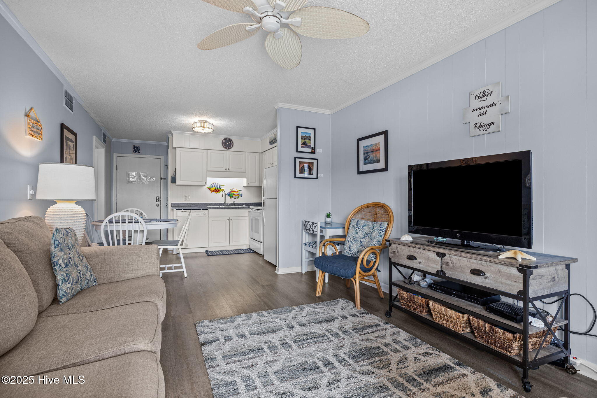 2008 East Fort Macon Road East, Unit H11 Atlantic Beach, NC 28512 - Photo 6 of 54 Living Room/Kitchen