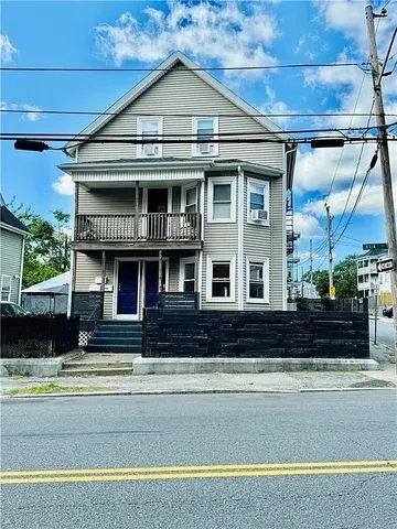 $1,850 | 1071 Main Street, Unit 3, Pawtucket, RI 02860
