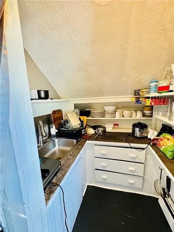 $1,850 | 1071 Main Street, Unit 3, Pawtucket, RI 02860