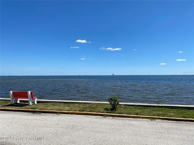 a view of an outdoor space and city view