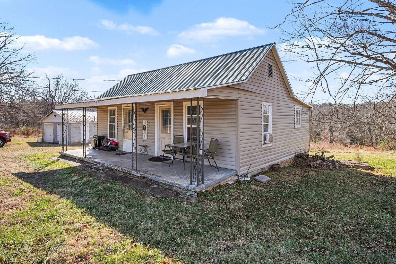 1776 Cumberland Heights Road Clarksville, TN 37040 - Photo 2 of 22