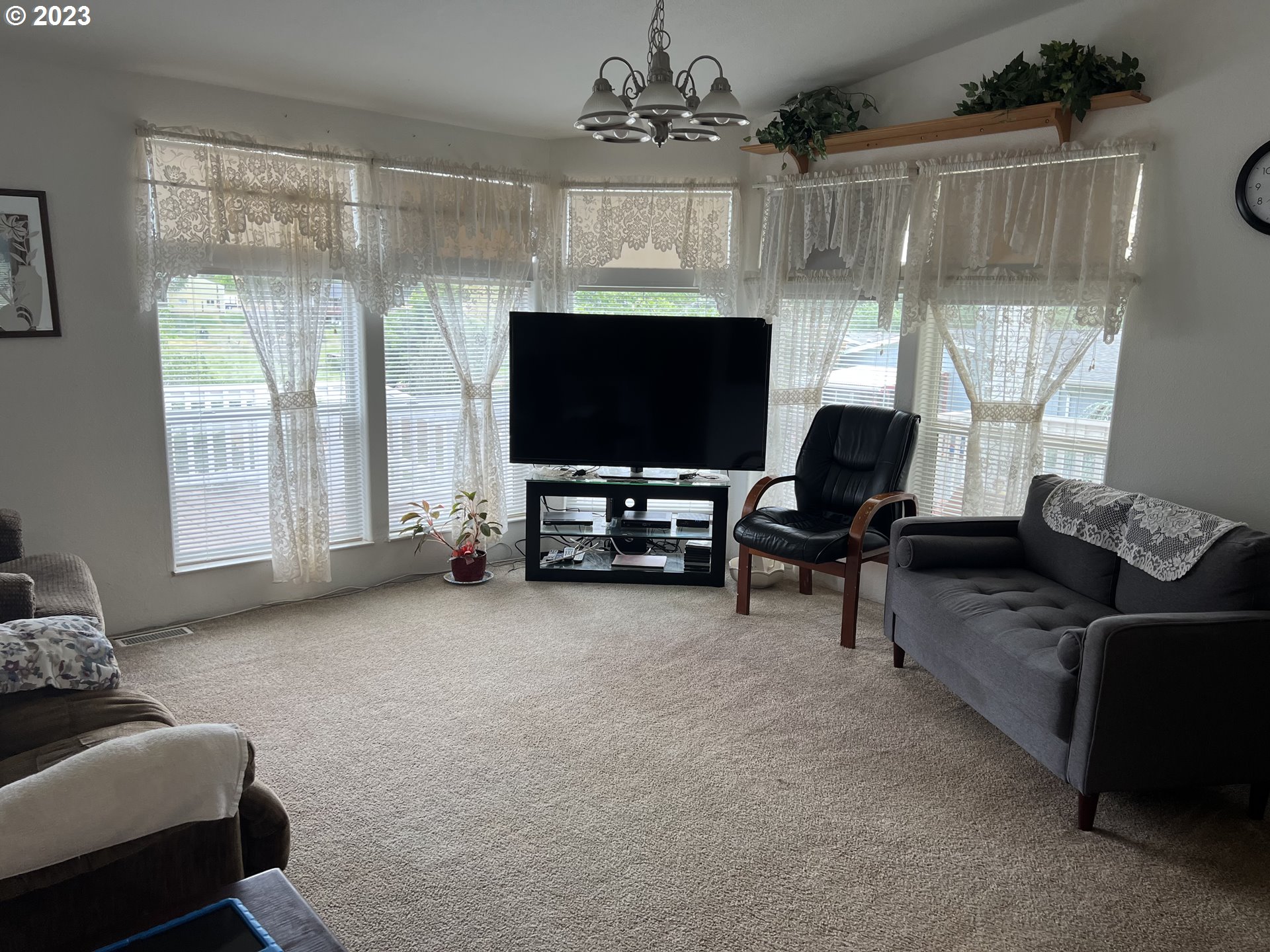 514 Canyonville-Riddle Road Riddle, OR 97469 - Photo 2 of 27 a living room with furniture and a flat screen tv