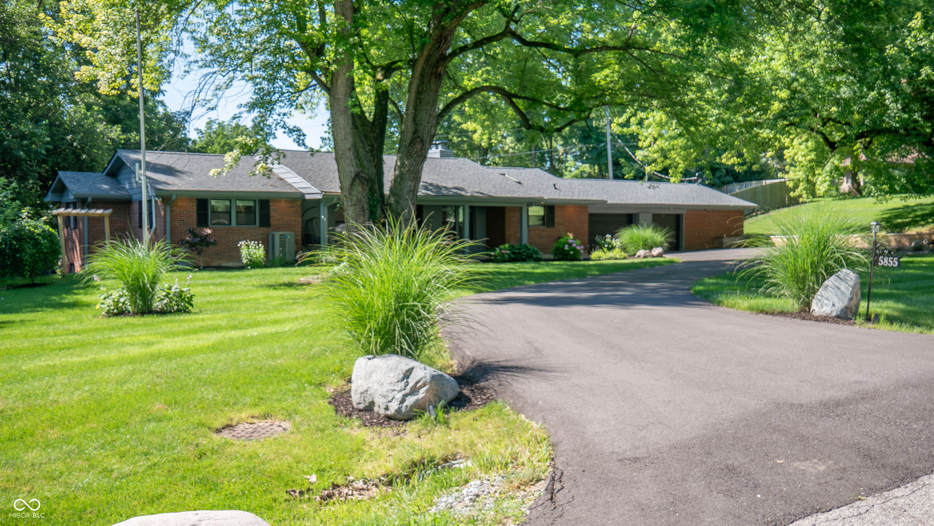5855 Andover Road Indianapolis, IN 46220 - Photo 3 of 59