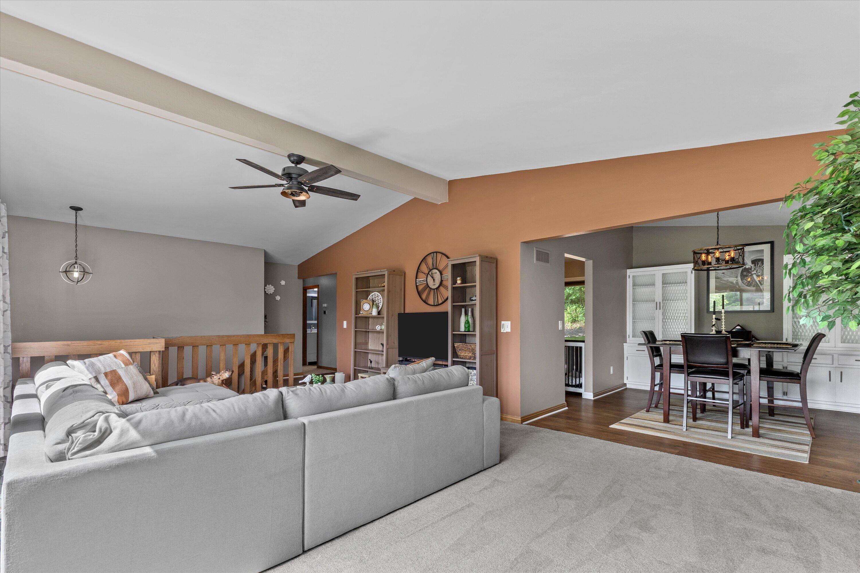 W290S2811 Carmarthen Road Genesee, WI 53188 - Photo 10 of 49 Living Room