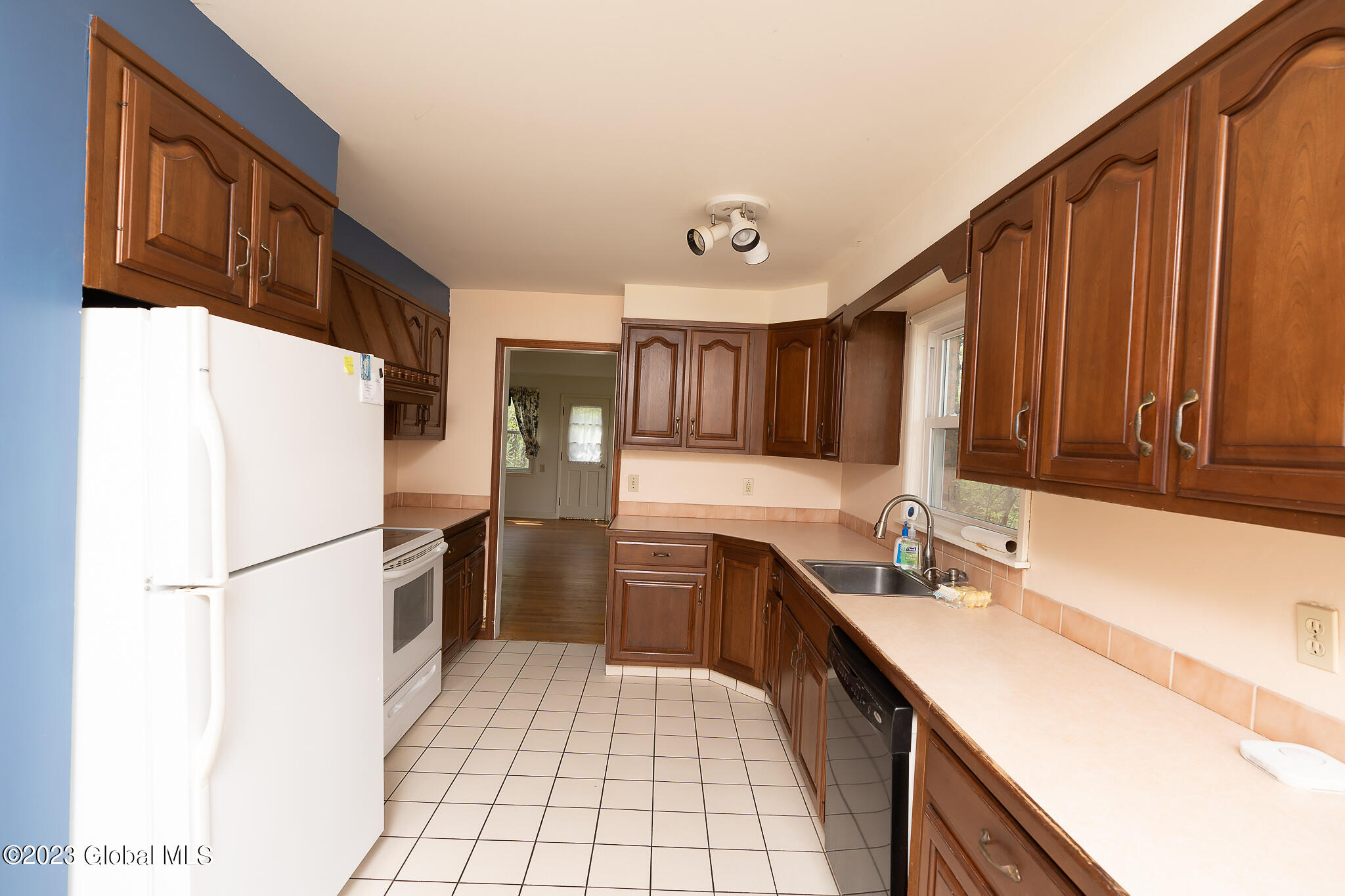 92 Ashdown Road Clifton Park, NY 12019 - Photo 8 of 45 057-92-Ashdown-Rd