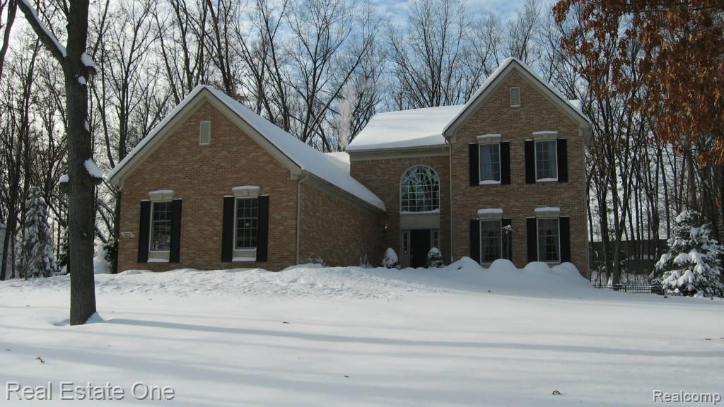 565 Timber Ridge Drive Highland, MI 48357 - Photo 52 of 55 EVEN WITH ALL THE SNOW THIS HOME SPARKLES LIKE NEW.