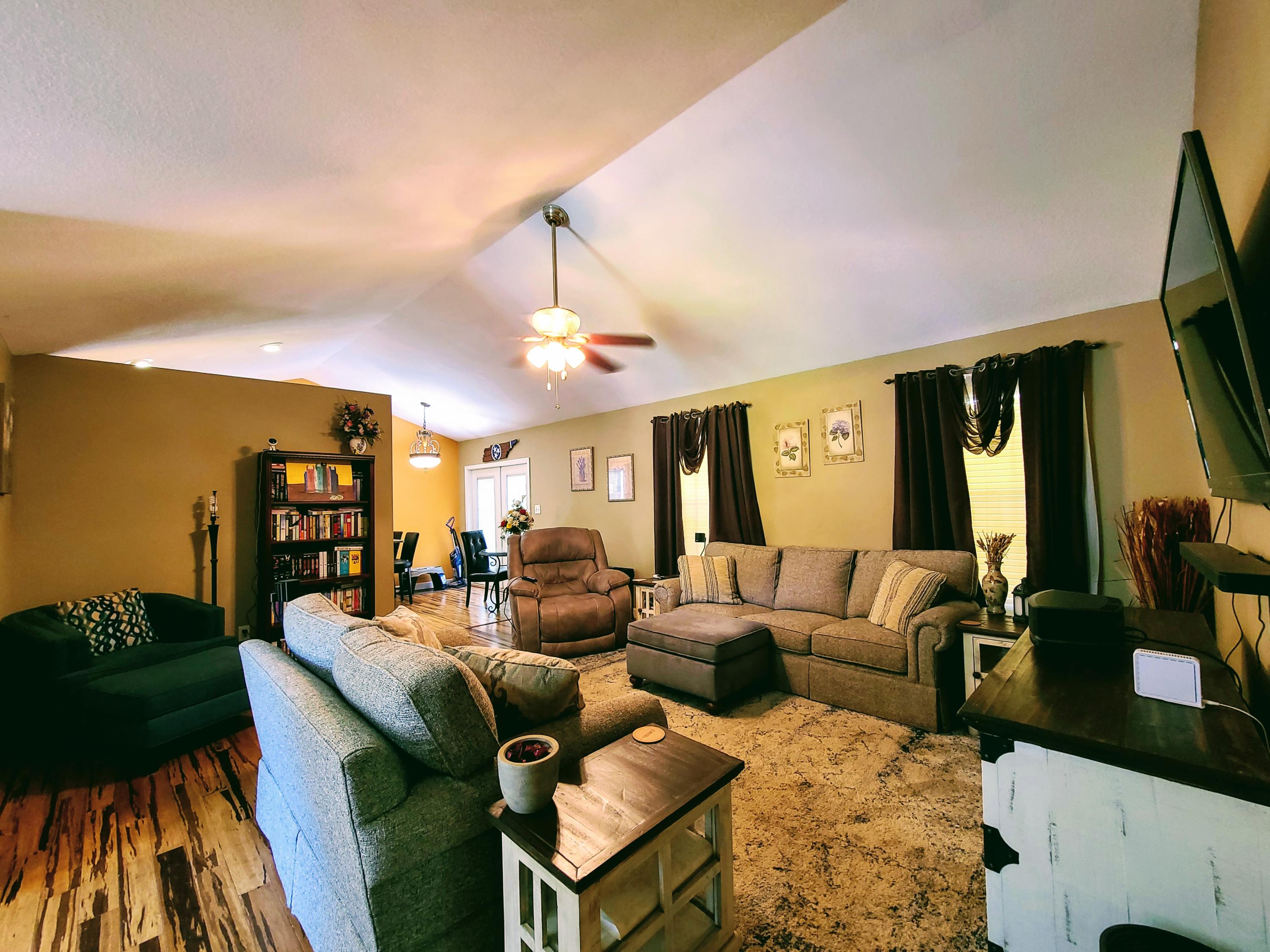 1592 Bluff Road Harriman, TN 37748 - Photo 12 of 39 Living Room
