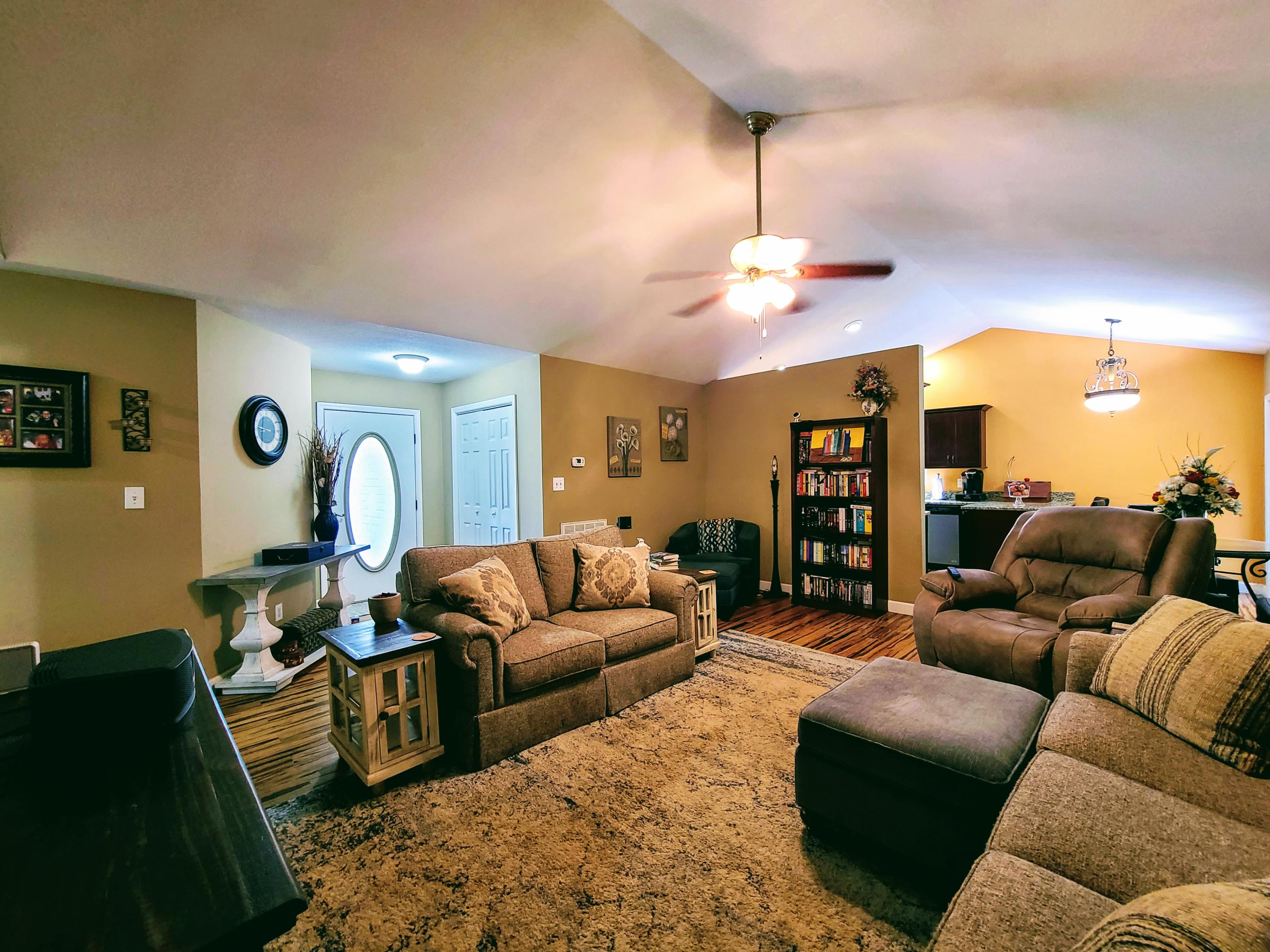 1592 Bluff Road Harriman, TN 37748 - Photo 13 of 39 Living Room