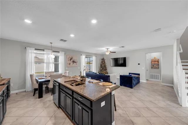 a kitchen that has a lot of cabinets in it