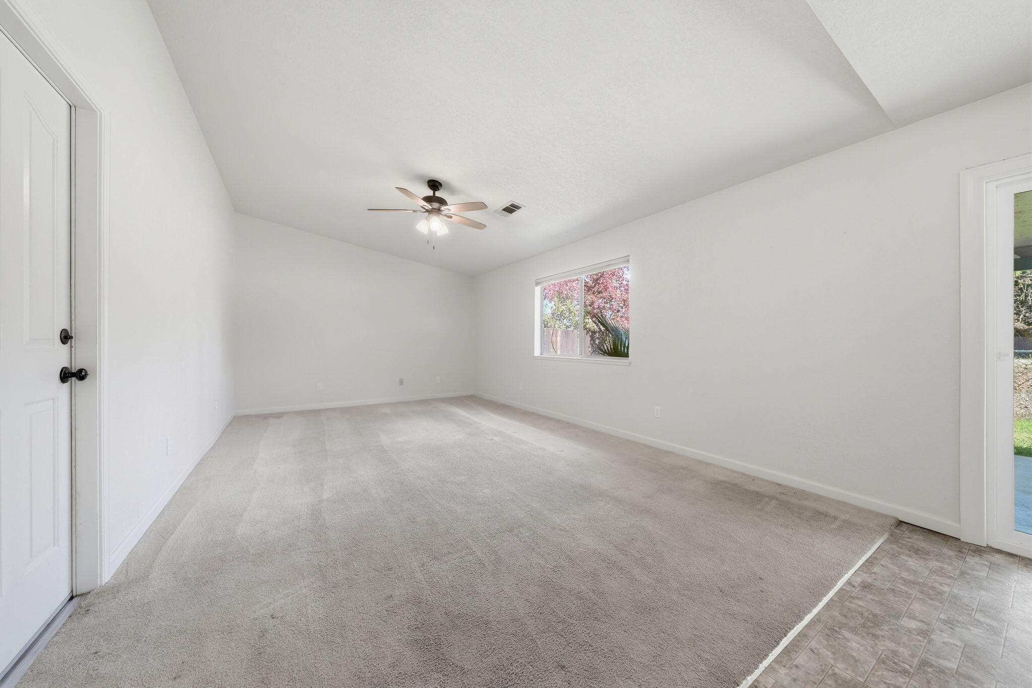 649 Lowe Street Redding, CA 96001 - Photo 7 of 21 17-web-or-mls-IMG-17