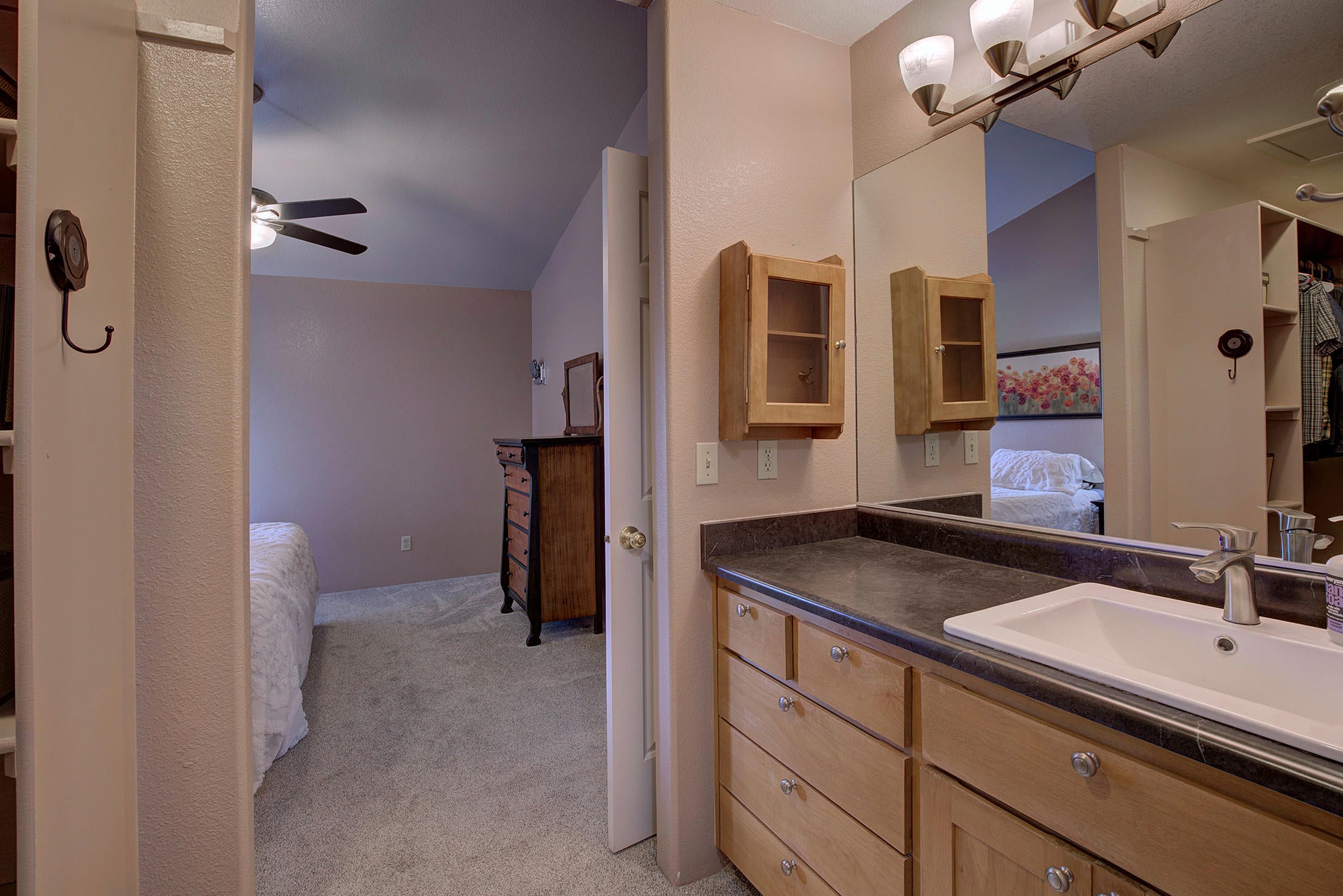 1703 Leonard Road Grants Pass, OR 97527 - Photo 16 of 34 Bath-Master