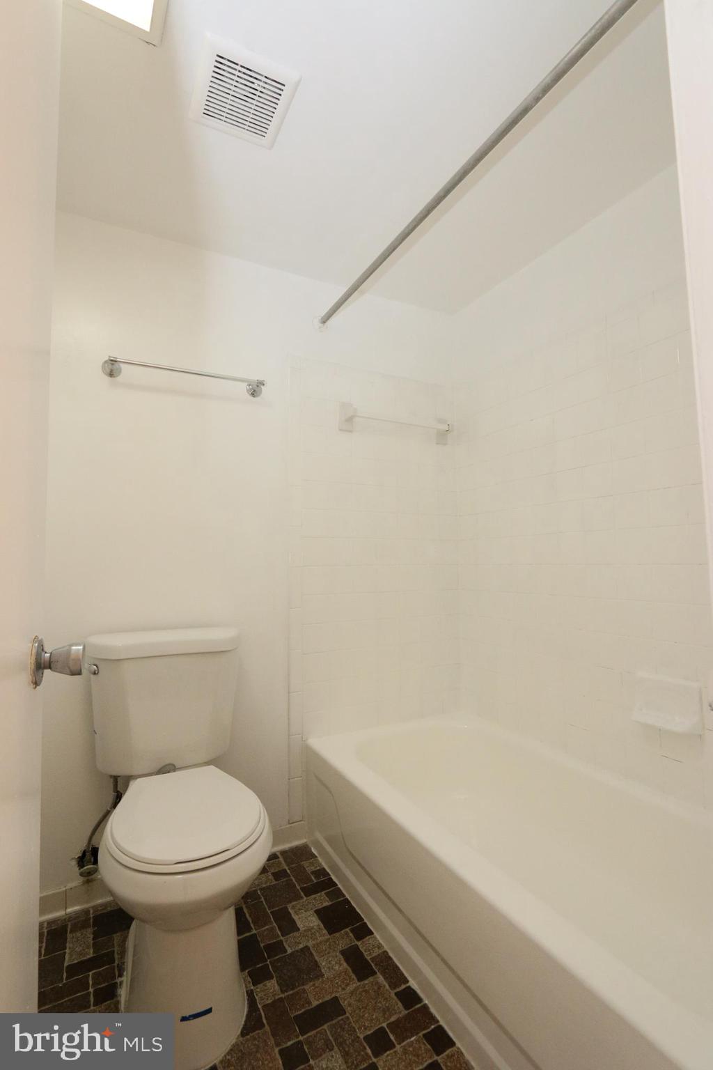 6280 Edsall Road, Unit 302 Alexandria, VA 22312 - Photo 20 of 35