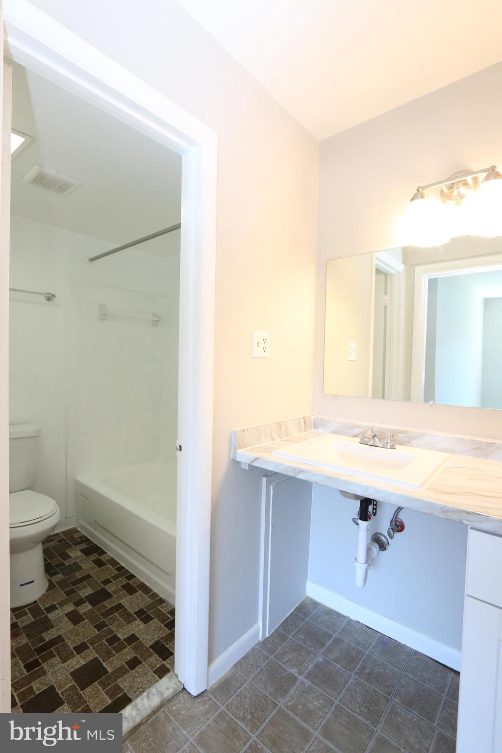 6280 Edsall Road, Unit 302 Alexandria, VA 22312 - Photo 21 of 35