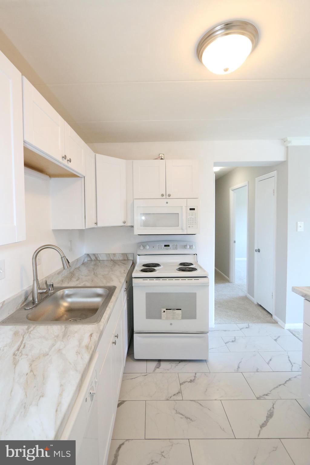 6280 Edsall Road, Unit 302 Alexandria, VA 22312 - Photo 10 of 35