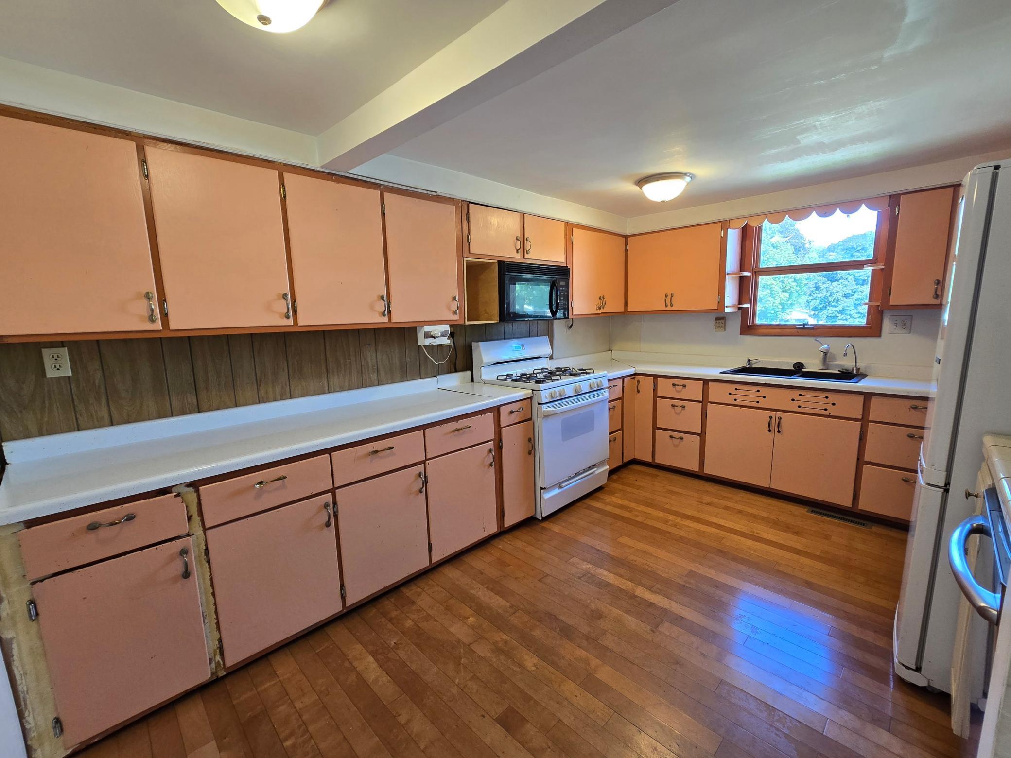 213 East Fremont Street Spring Valley, MN 55975 - Photo 10 of 33