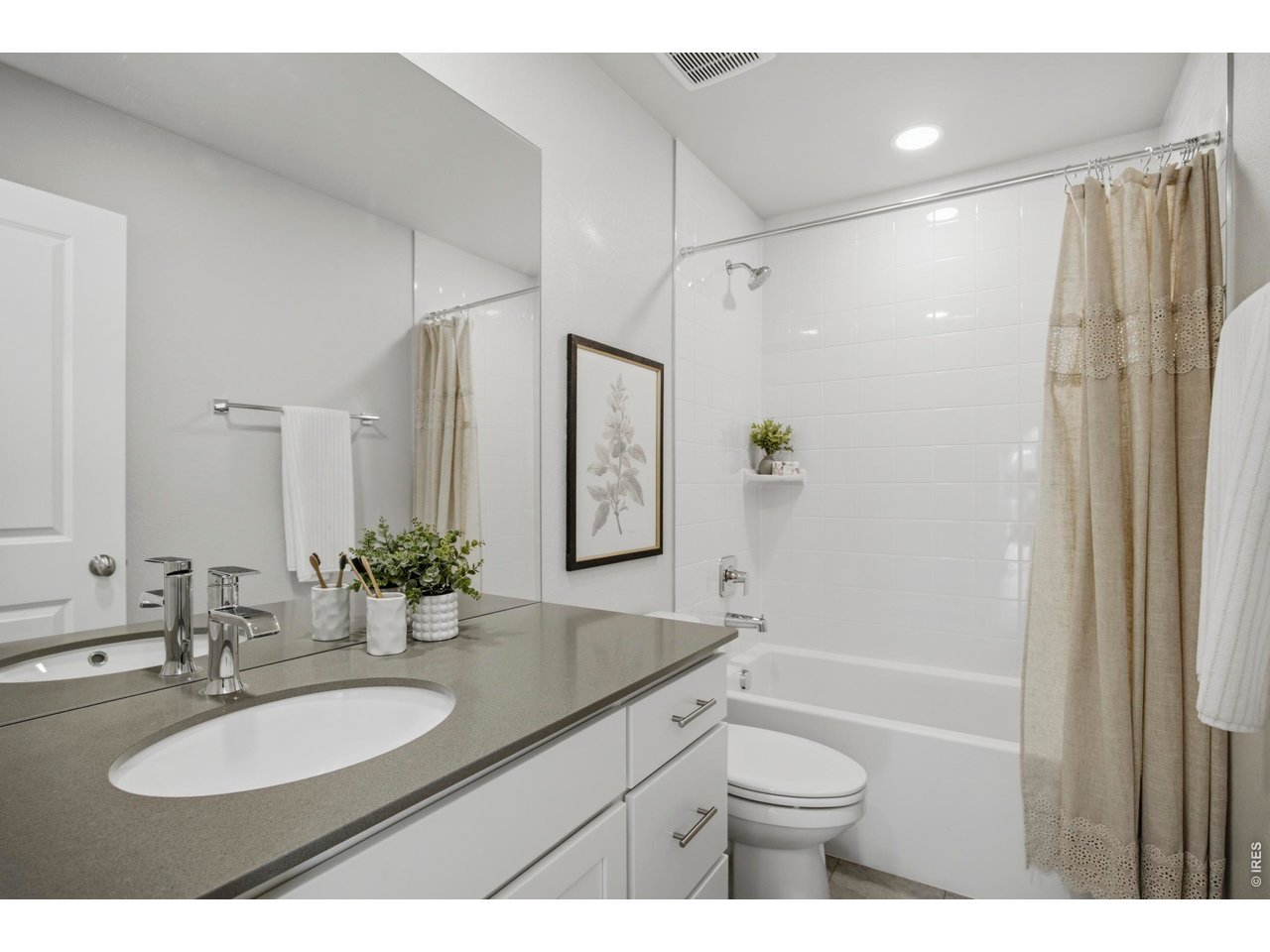 5230 Rendezvous Parkway Timnath, CO 80547 - Photo 22 of 31 Upper Full Bathroom