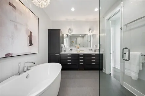 $2,500,000 | 2901 North Burling Street, Chicago, IL 60657