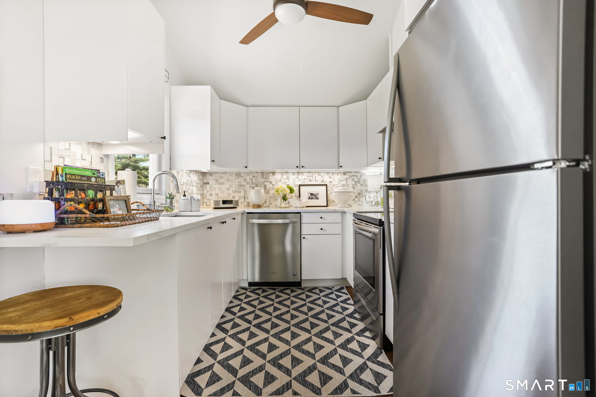 53 Maple Street Darien, CT 06820 - Photo 7 of 31