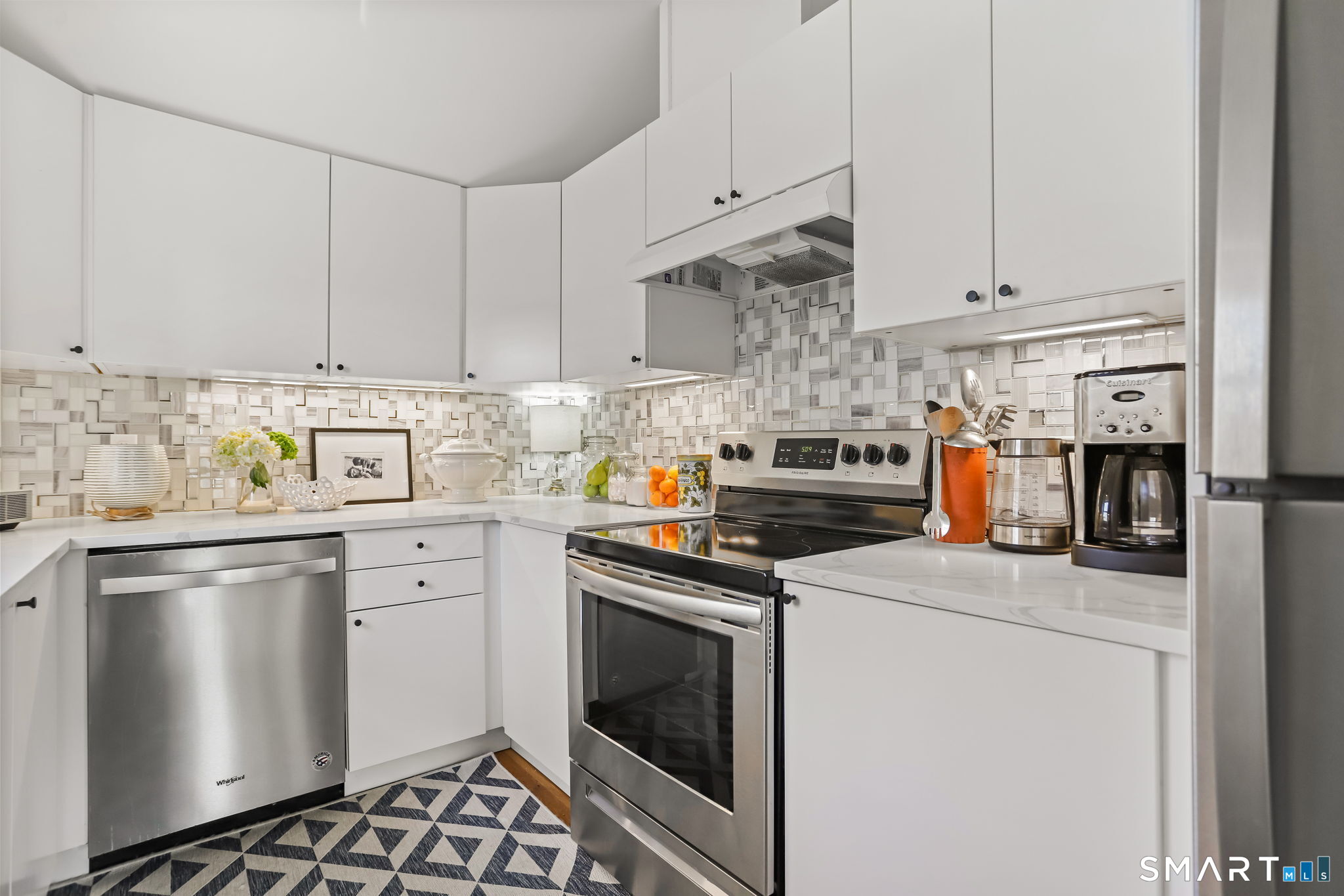 53 Maple Street Darien, CT 06820 - Photo 8 of 31