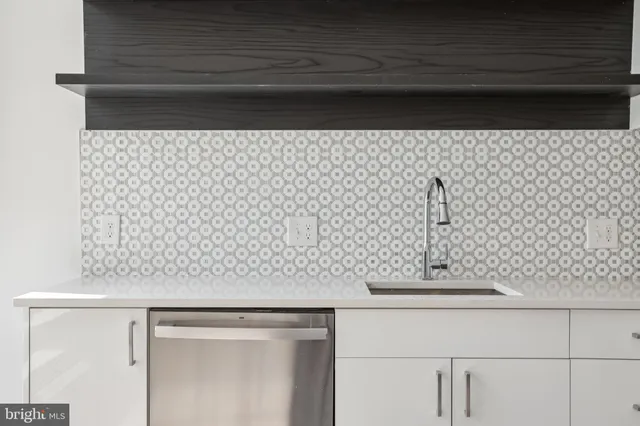 a close view of sink