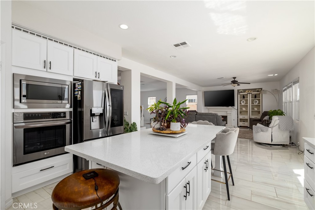 44839 Mumm Street Temecula, CA 92592 - Photo 12 of 42 Kitchen