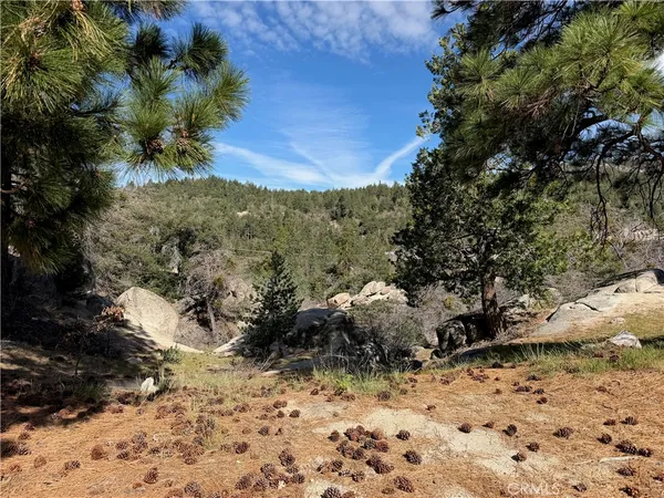 $349,999 | 33363 Bear Road, Running Springs, CA 92382